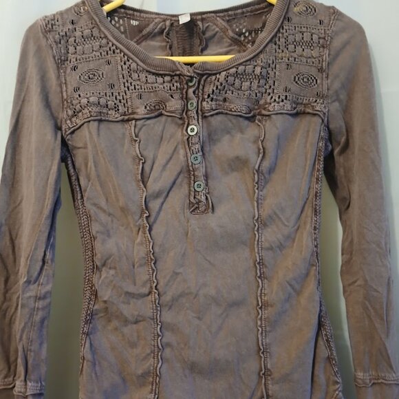 FREE PEOPLE Shell Lace Henley T-shirt Top XS Wine Scoop neck Gold Coast LS - Picture 2 of 11